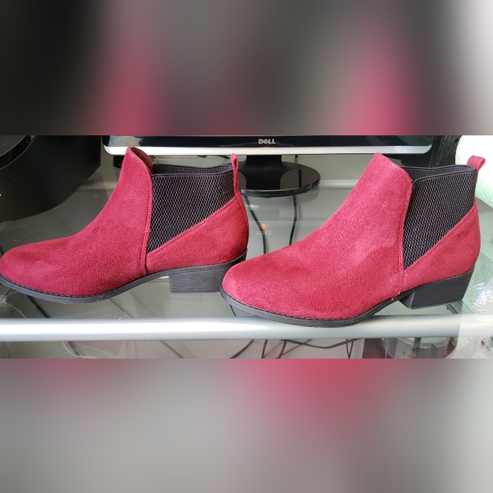 Wild Diva Lounge Maroon Pull On Elastic Low Block Heel Booties